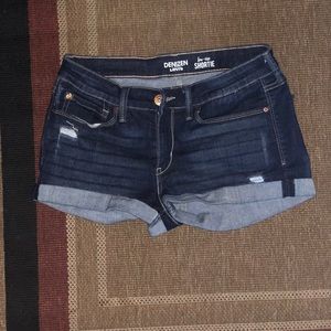 Levi’s shortie shorts